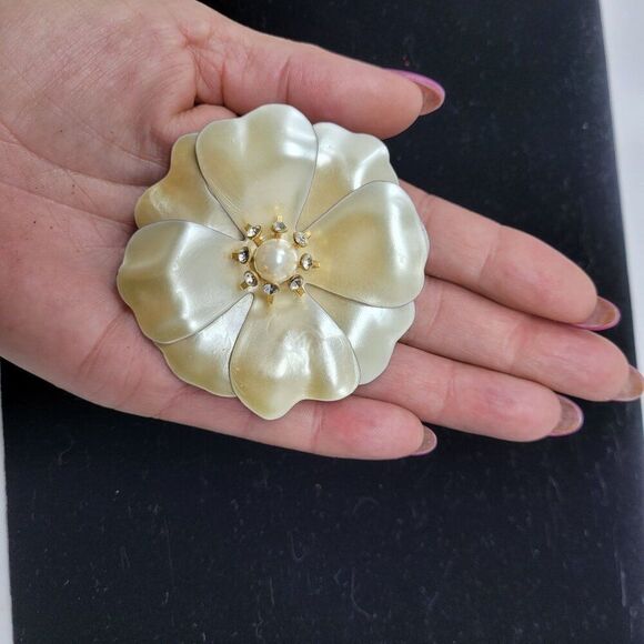 Vintage 60s Faux Mother Of Pearl Flower Brooch Faux Pearl Rhinestone Lg Enamel - Picture 2 of 7